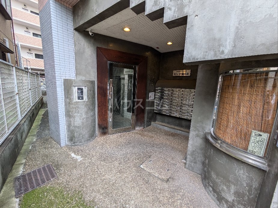 17/27 エントランス