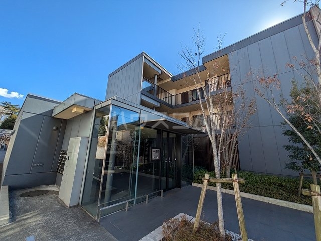 27/28 エントランス