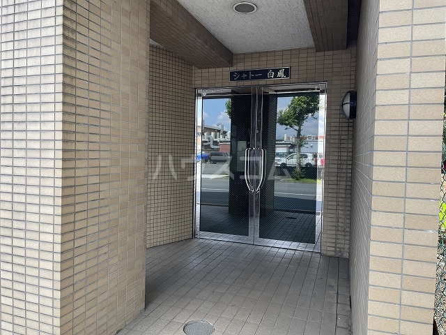 21/30 エントランス