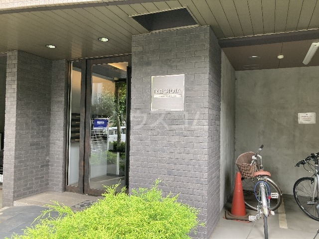 16/23 エントランス