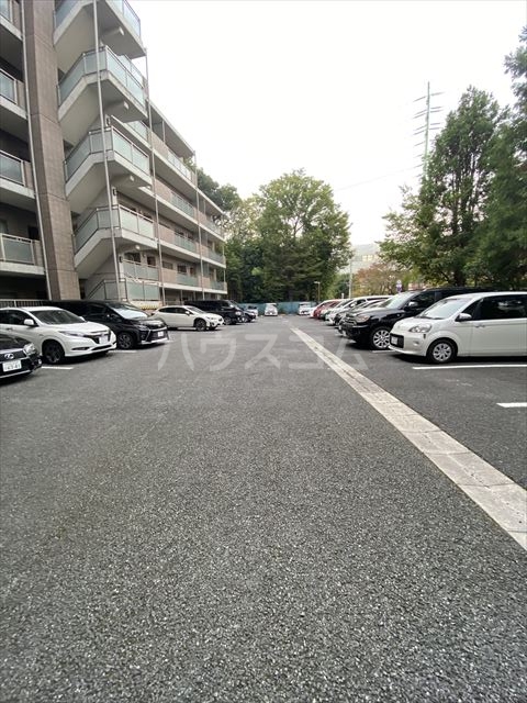 28/30 駐車場