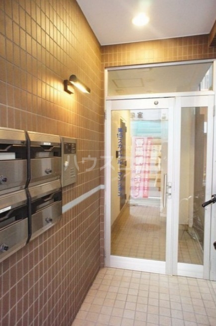 18/28 エントランス