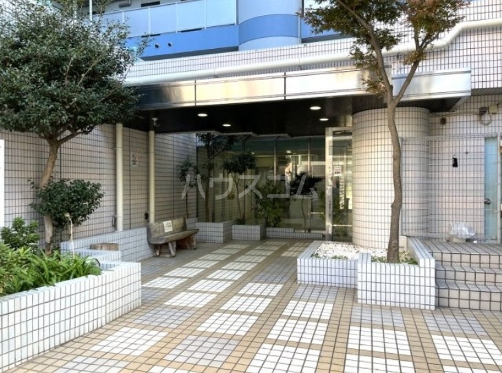 24/30 エントランス