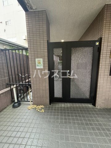 21/27 エントランス