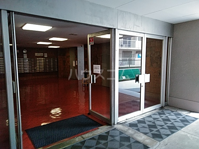 27/28 エントランス