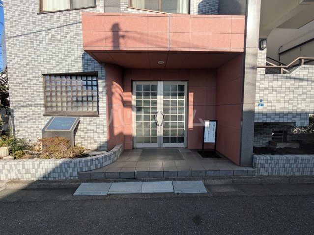 25/30 エントランス