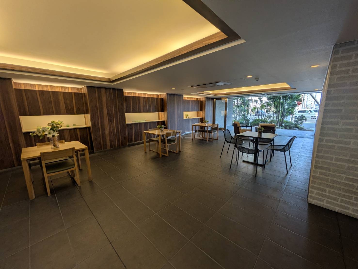 28/30 エントランス