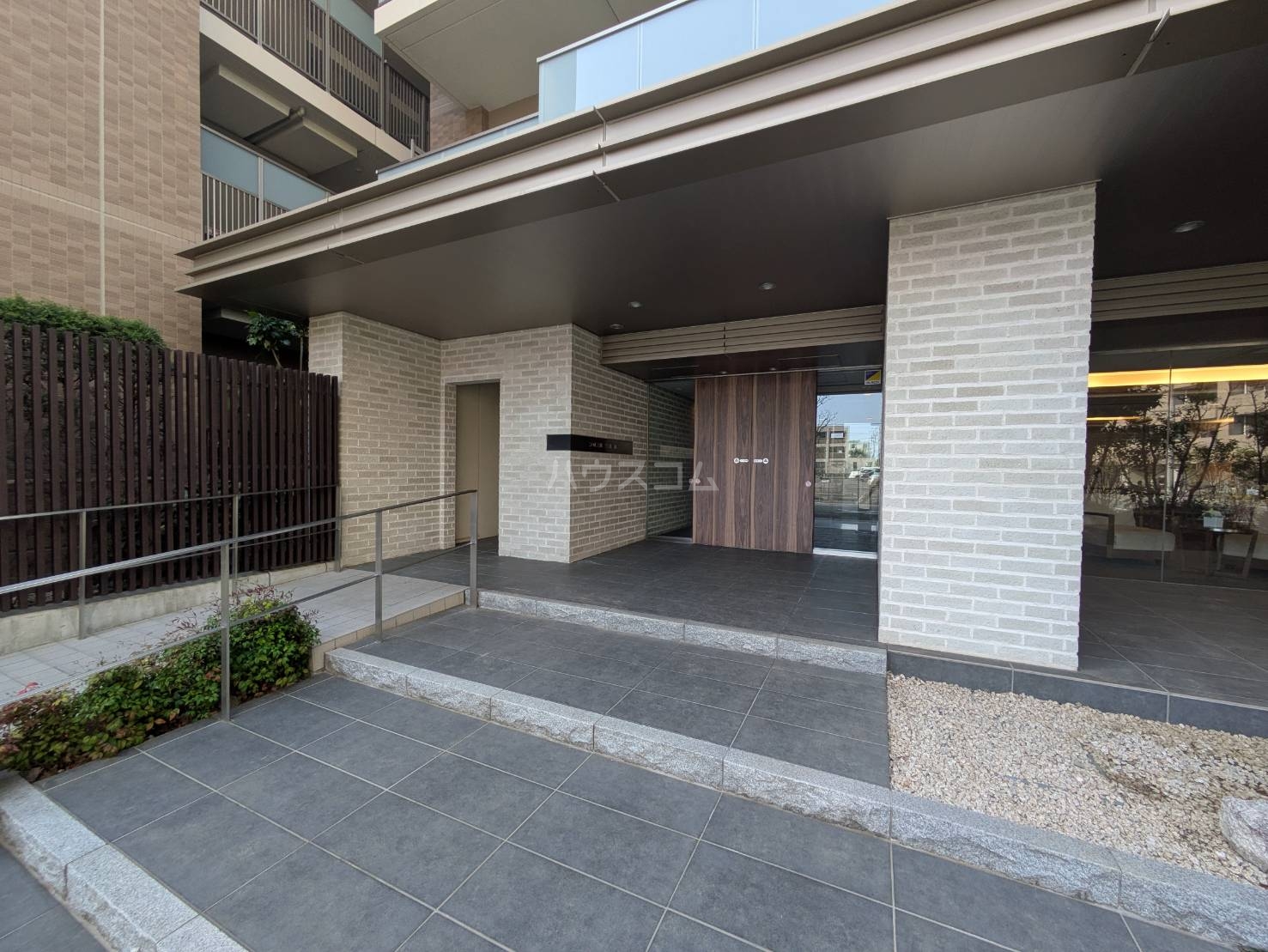 29/30 エントランス