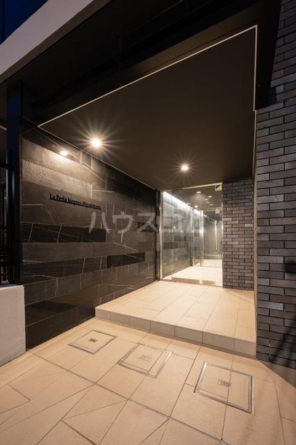 16/19 エントランス