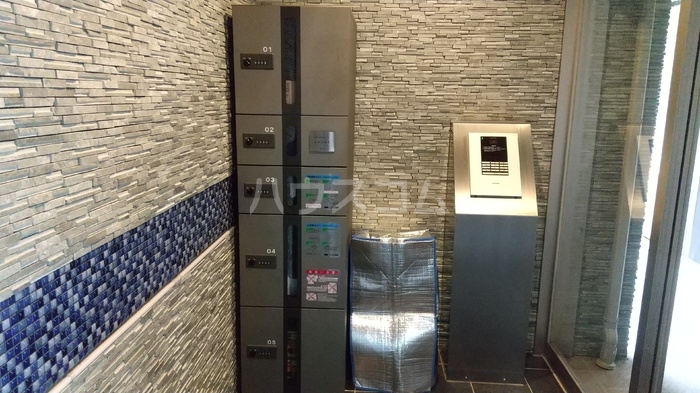 21/30 エントランス