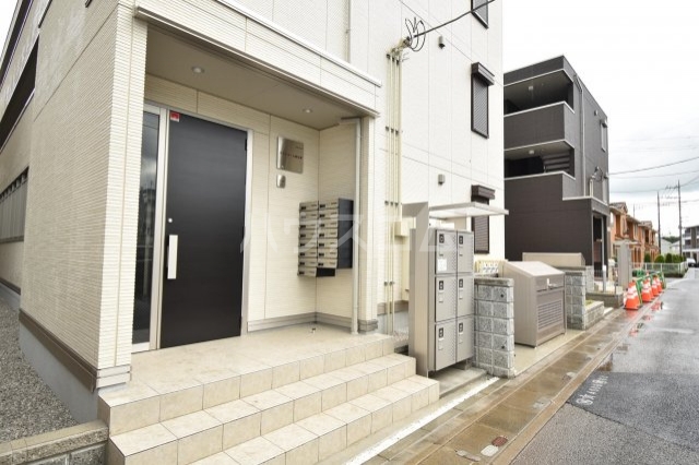 23/30 エントランス