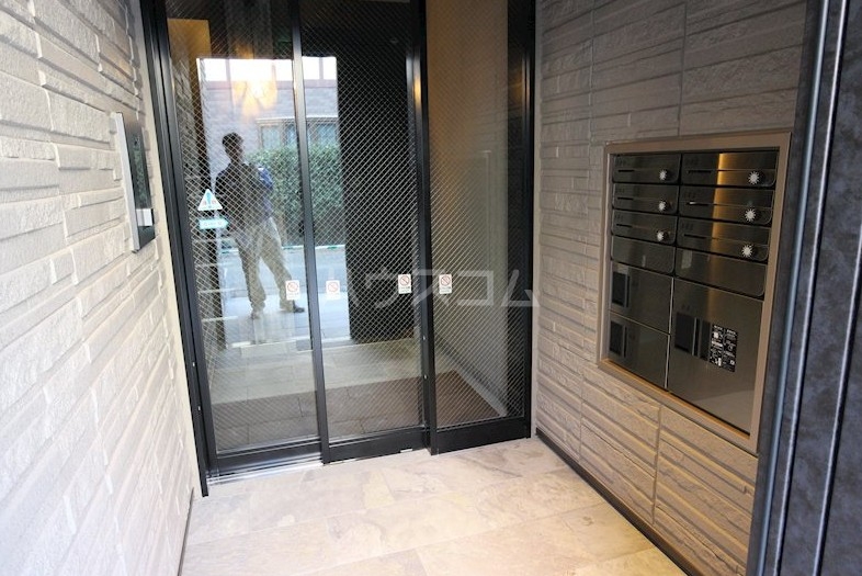 15/23 エントランス