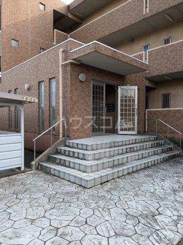 22/30 エントランス