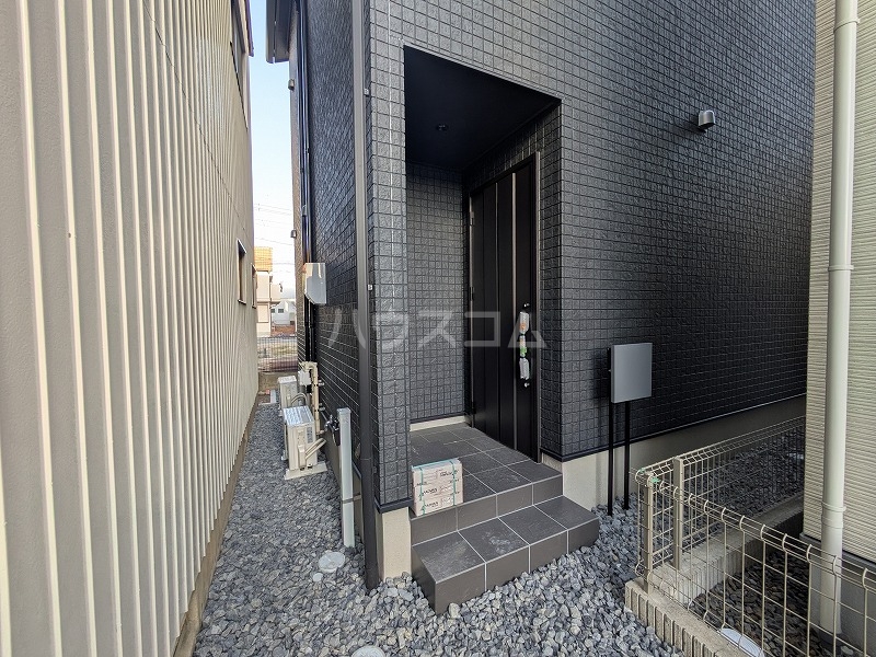 25/29 エントランス