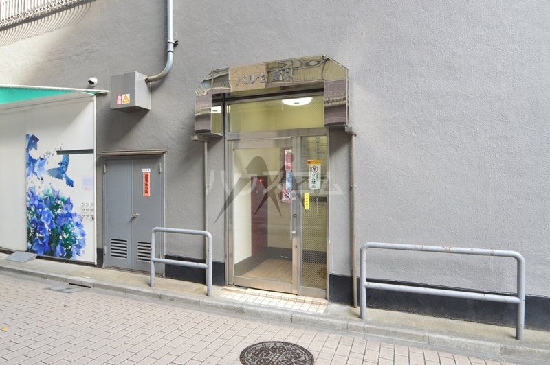 21/30 エントランス