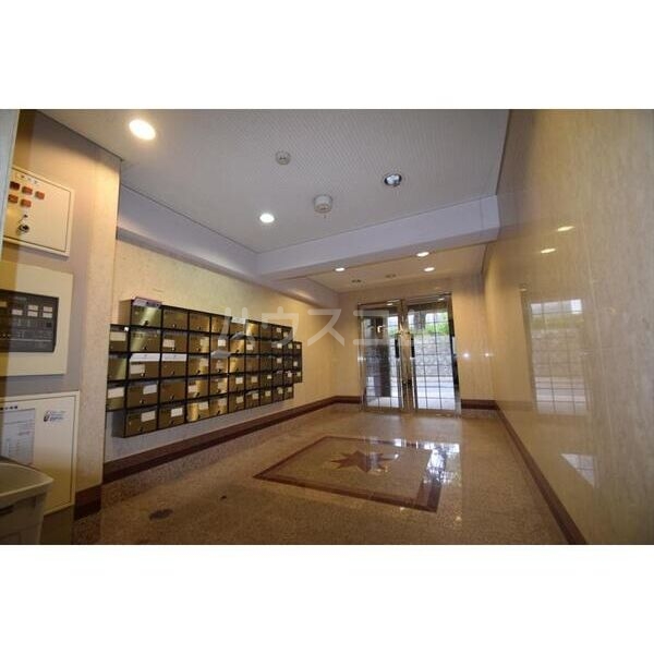 21/30 エントランス