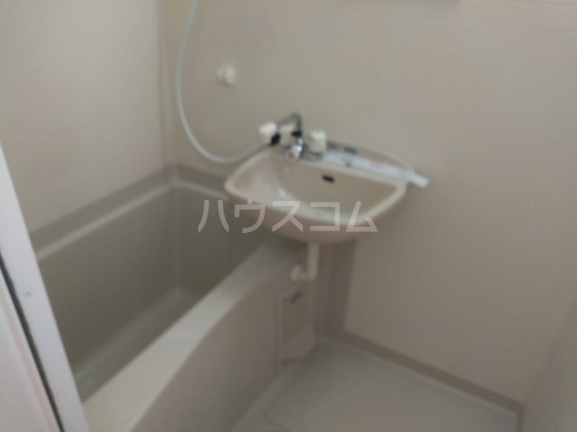 13/30 浴室