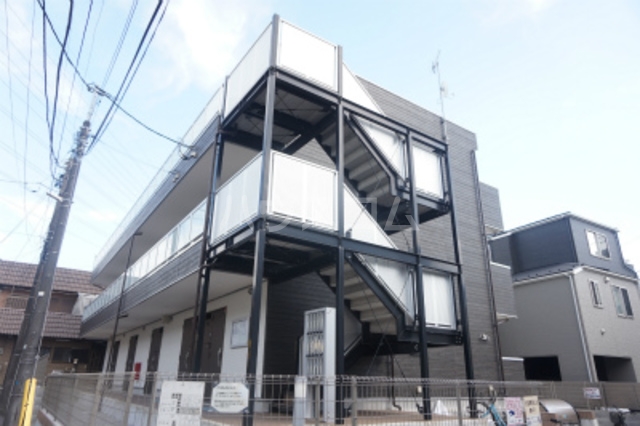 19/27 エントランス