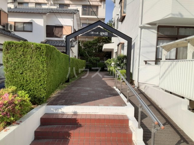 22/27 エントランス