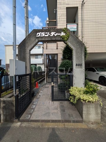 20/30 エントランス