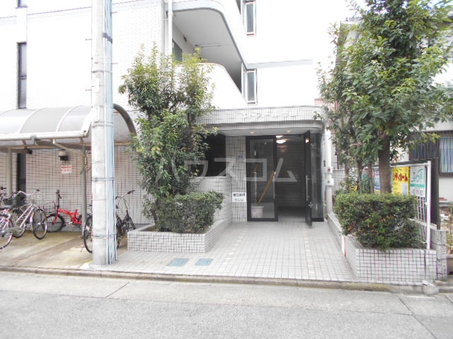 18/26 エントランス