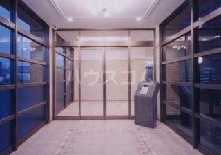 13/18 エントランス