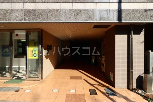 23/29 エントランス