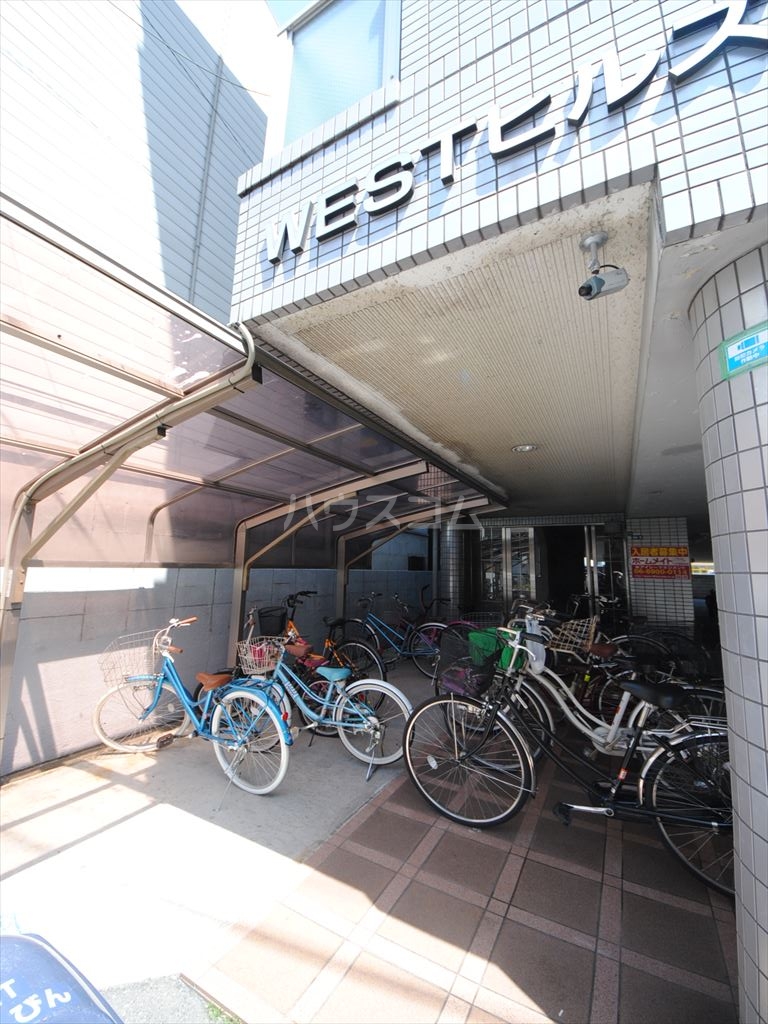 25/30 エントランス