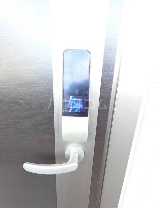 16/23 エントランス