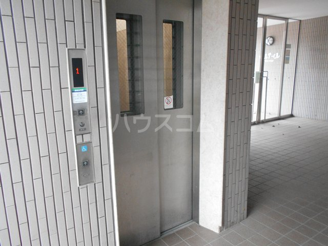 22/30 エントランス