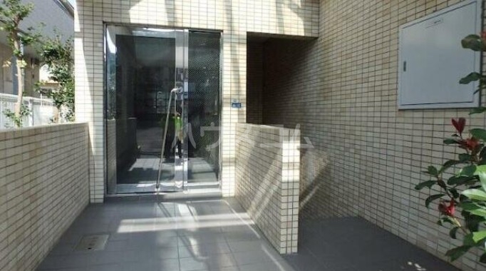 20/26 エントランス