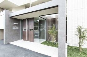 28/30 エントランス