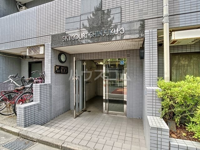 18/28 エントランス