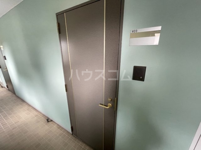 21/30 エントランス