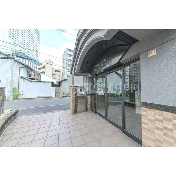 18/22 エントランス