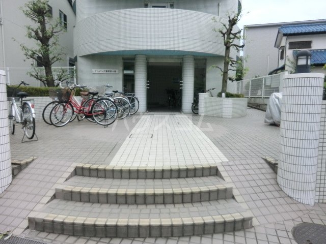 27/30 エントランス