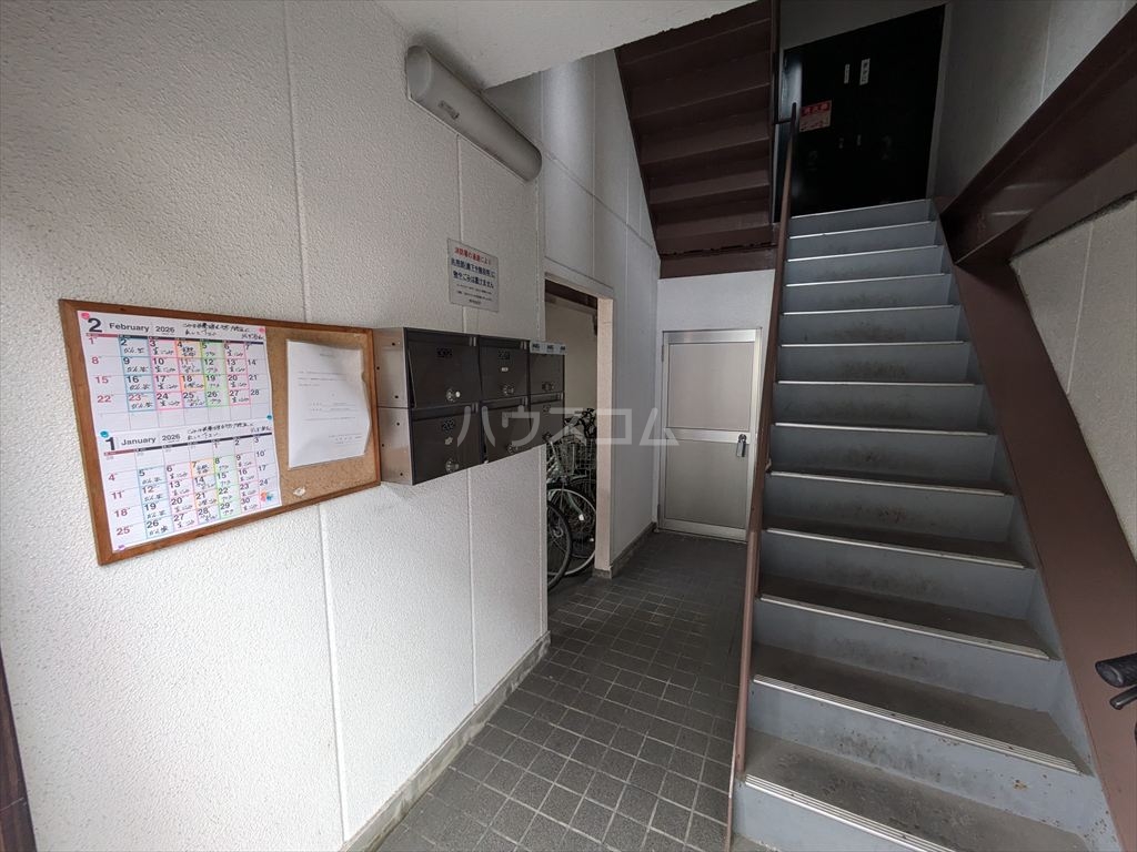 2/4 エントランス