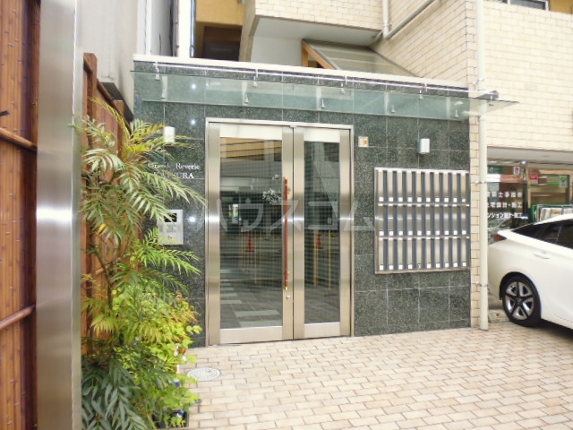 23/30 エントランス