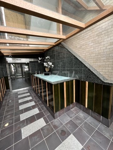 24/30 エントランス