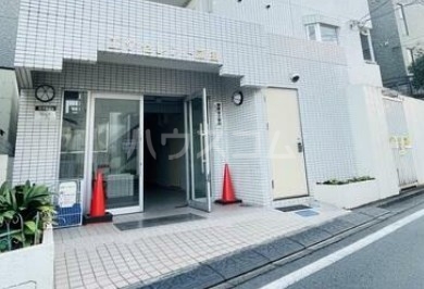 19/26 エントランス