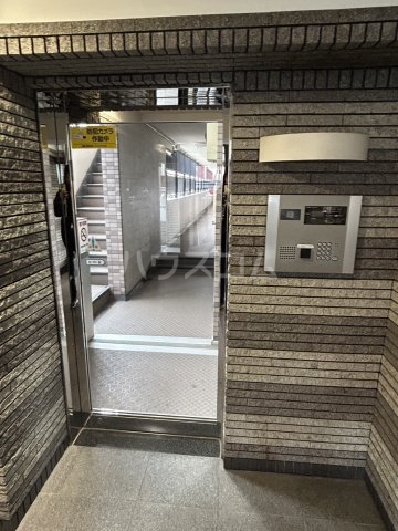 24/30 エントランス