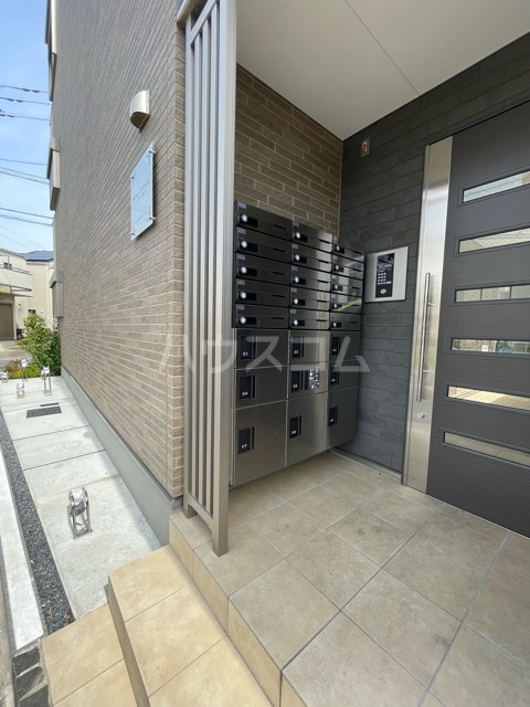 25/30 エントランス