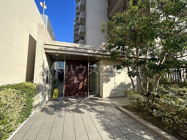 25/30 エントランス