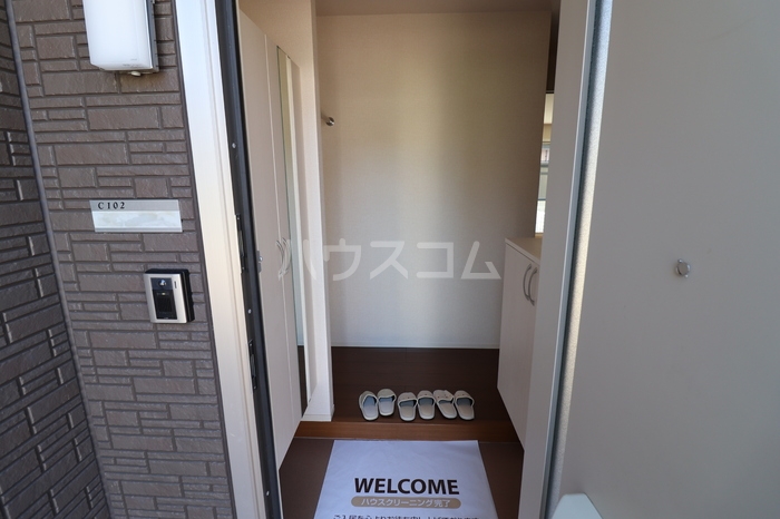 13/26 玄関