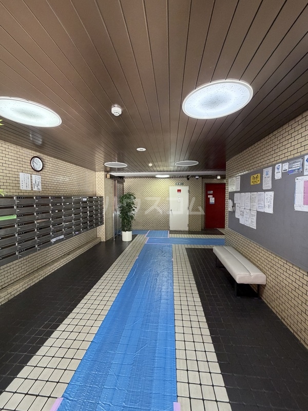 16/26 エントランス