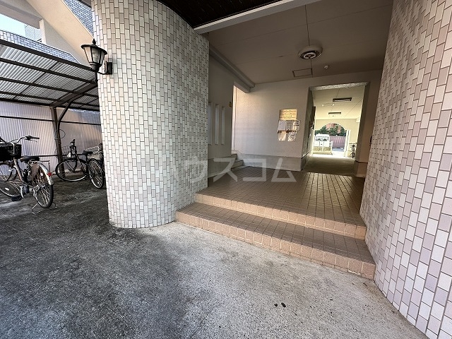 23/25 エントランス