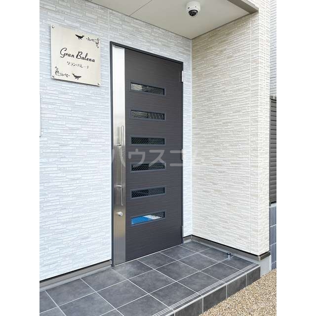 21/22 エントランス