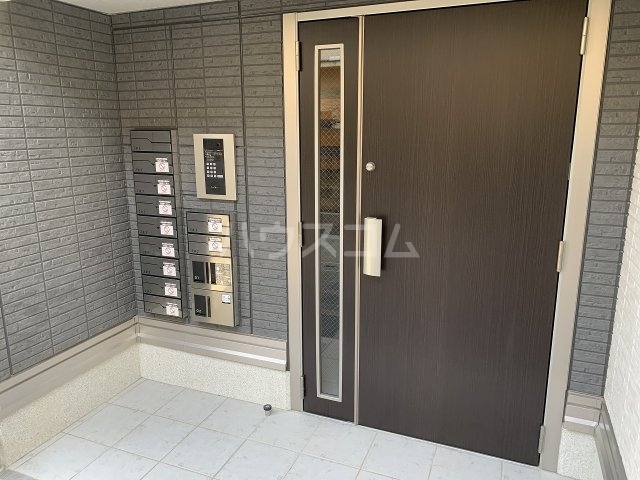 22/30 エントランス