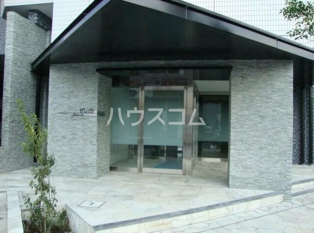 21/23 エントランス