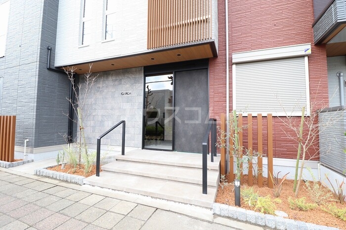 26/30 エントランス